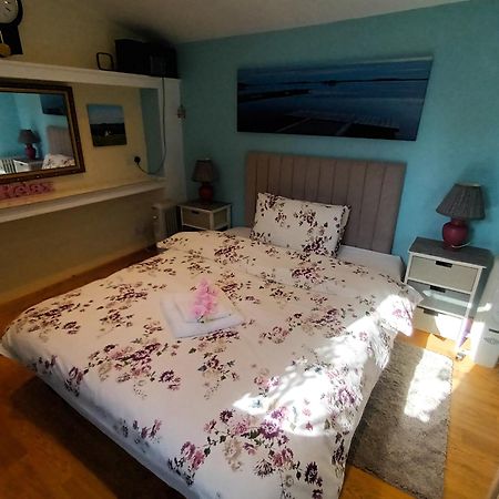וויטני Private Suite In Oxfordshire, A40 מראה חיצוני תמונה