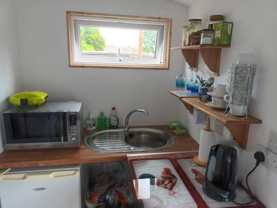 וויטני Private Suite In Oxfordshire, A40 מראה חיצוני תמונה